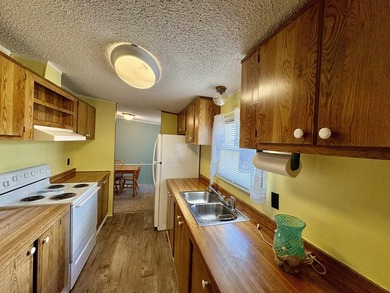 PRICED TO SELL! Coastal living awaits in sought-after Garden - photo 9