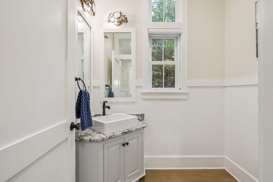 Beautifully maintained 4-bedroom, 4.5-bath home on an oversized - photo 11