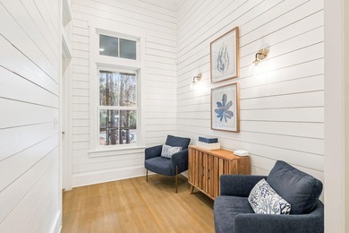 Beautifully maintained 4-bedroom, 4.5-bath home on an oversized - photo 16