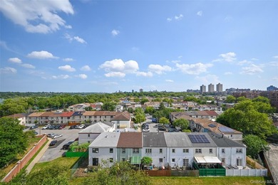 Spacious 2 Bedroom, 2 Bathroom Co-op in Luxury 24-Hour Doorman - photo 17