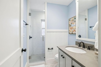 Beautifully maintained 4-bedroom, 4.5-bath home on an oversized - photo 20