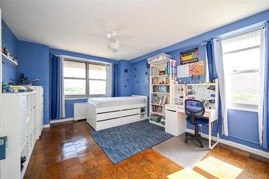 Spacious 2 Bedroom, 2 Bathroom Co-op in Luxury 24-Hour Doorman - photo 21