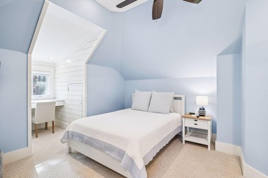 Beautifully maintained 4-bedroom, 4.5-bath home on an oversized - photo 22