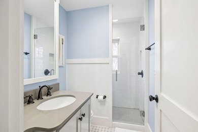 Beautifully maintained 4-bedroom, 4.5-bath home on an oversized - photo 23