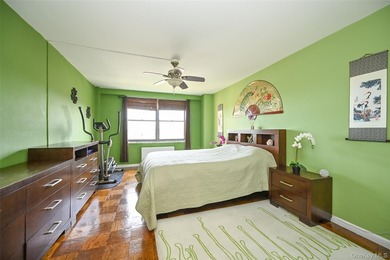 Spacious 2 Bedroom, 2 Bathroom Co-op in Luxury 24-Hour Doorman - photo 25