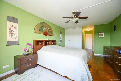 Spacious 2 Bedroom, 2 Bathroom Co-op in Luxury 24-Hour Doorman - photo 26
