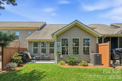 Welcome to this beautifully maintained 3-bedroom, 2.5-bath - photo 29