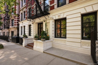 Perched on the top floor of a charming and meticulously - photo 1