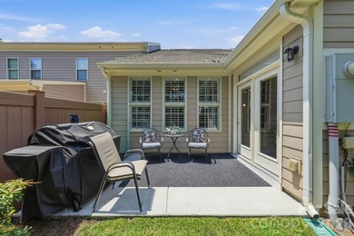 Welcome to this beautifully maintained 3-bedroom, 2.5-bath - photo 32