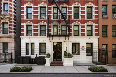 Perched on the top floor of a charming and meticulously - photo 2