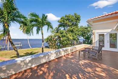 This exceptional 3 Bedroom + Den, 2.5 Bath riverfront residence - photo 35