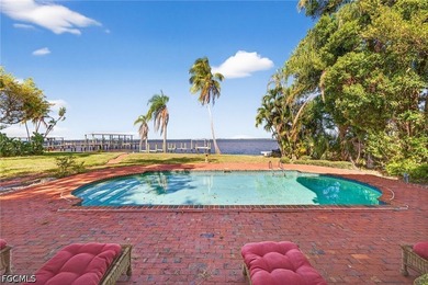 This exceptional 3 Bedroom + Den, 2.5 Bath riverfront residence - photo 37