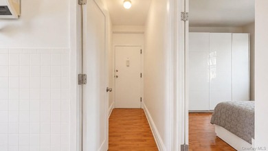 Perched on the top floor of a charming and meticulously - photo 8