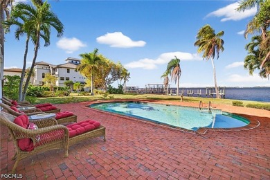 This exceptional 3 Bedroom + Den, 2.5 Bath riverfront residence - photo 39