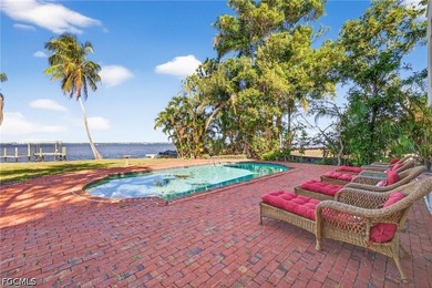 This exceptional 3 Bedroom + Den, 2.5 Bath riverfront residence - photo 40