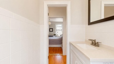 Perched on the top floor of a charming and meticulously - photo 10
