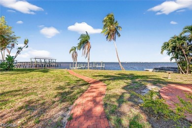 This exceptional 3 Bedroom + Den, 2.5 Bath riverfront residence - photo 42