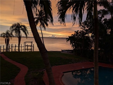 This exceptional 3 Bedroom + Den, 2.5 Bath riverfront residence - photo 48
