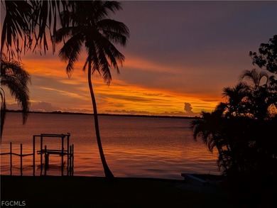 This exceptional 3 Bedroom + Den, 2.5 Bath riverfront residence - photo 50