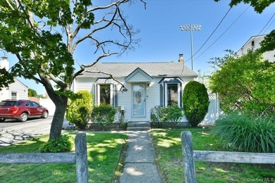 Welcome To 11 Glenda Drive In West Babylon! This Charming - photo 2