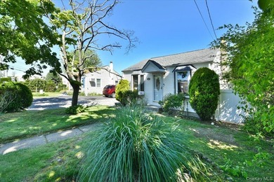 Welcome To 11 Glenda Drive In West Babylon! This Charming - photo 4