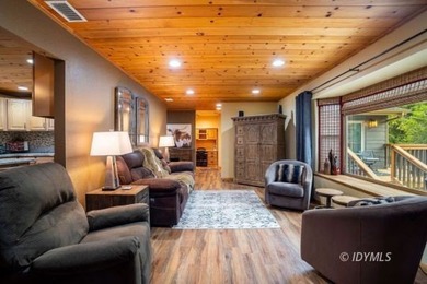 Cedar Stone Lodge is a stunning, furnished luxury retreat - photo 12