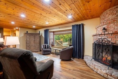 Cedar Stone Lodge is a stunning, furnished luxury retreat - photo 13