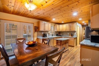 Cedar Stone Lodge is a stunning, furnished luxury retreat - photo 16