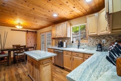 Cedar Stone Lodge is a stunning, furnished luxury retreat - photo 20