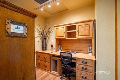 Cedar Stone Lodge is a stunning, furnished luxury retreat - photo 26