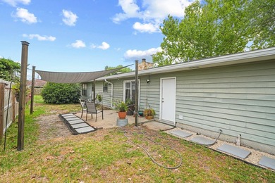 Beautiful corner-lot home located in a quiet, well-established - photo 28