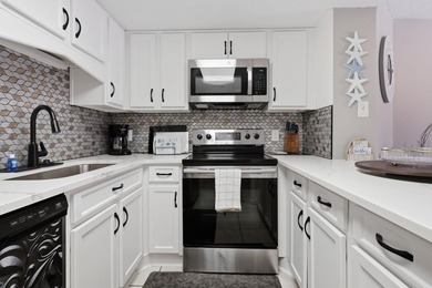 Live Where Others Vacation! Welcome to your fully furnished - photo 4