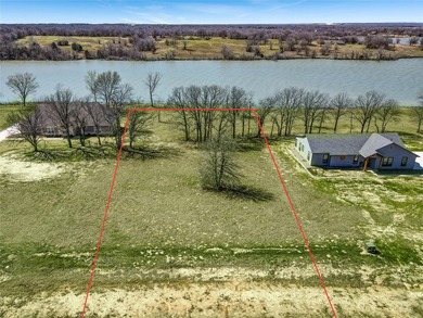 ***$5,000 towards buyers closing costs*** Lakefront opportunity - photo 4