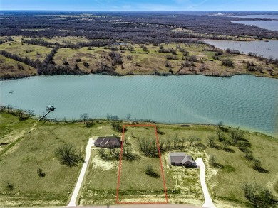 ***$5,000 towards buyers closing costs*** Lakefront opportunity - photo 9