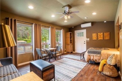 Cedar Stone Lodge is a stunning, furnished luxury retreat - photo 41