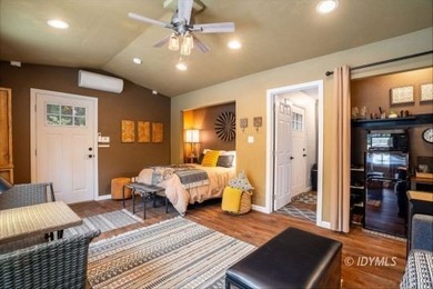 Cedar Stone Lodge is a stunning, furnished luxury retreat - photo 42