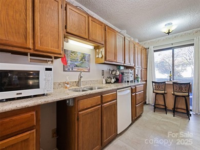 Spacious Townhome with detached 2 car garage. Open kitchen / - photo 12