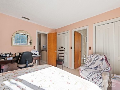 Spacious Townhome with detached 2 car garage. Open kitchen / - photo 13
