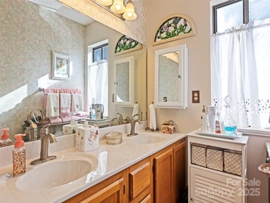 Spacious Townhome with detached 2 car garage. Open kitchen / - photo 14