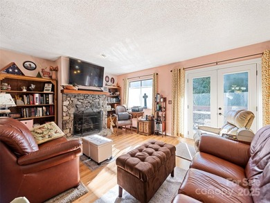 Spacious Townhome with detached 2 car garage. Open kitchen / - photo 18