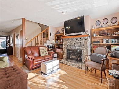 Spacious Townhome with detached 2 car garage. Open kitchen / - photo 19