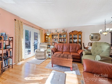 Spacious Townhome with detached 2 car garage. Open kitchen / - photo 20