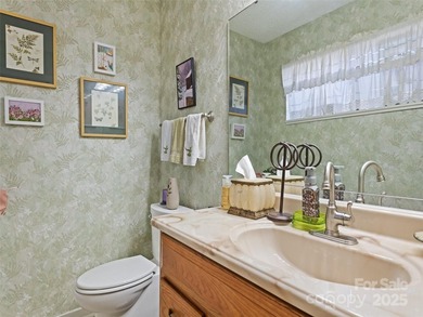 Spacious Townhome with detached 2 car garage. Open kitchen / - photo 22