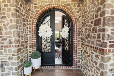 Stunning newly updated lakefront (181 ft of waterfront) estate - photo 2