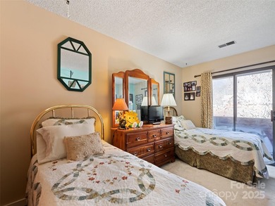 Spacious Townhome with detached 2 car garage. Open kitchen / - photo 24