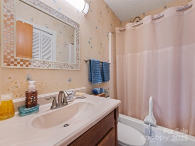 Spacious Townhome with detached 2 car garage. Open kitchen / - photo 25