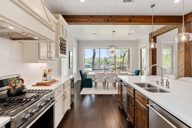Stunning newly updated lakefront (181 ft of waterfront) estate - photo 10