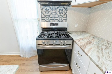 Looking for an amazing home with attention to detail everywhere? - photo 31