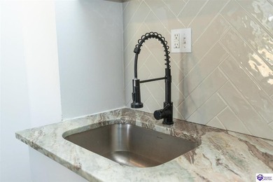 Looking for an amazing home with attention to detail everywhere? - photo 32