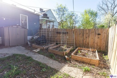 Looking for an amazing home with attention to detail everywhere? - photo 34